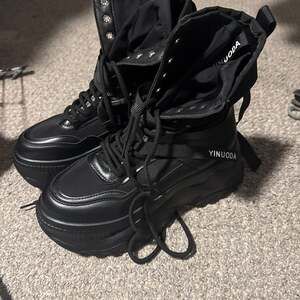 Yinuoda Black Chunky Platform High-Top Sneaker Boots